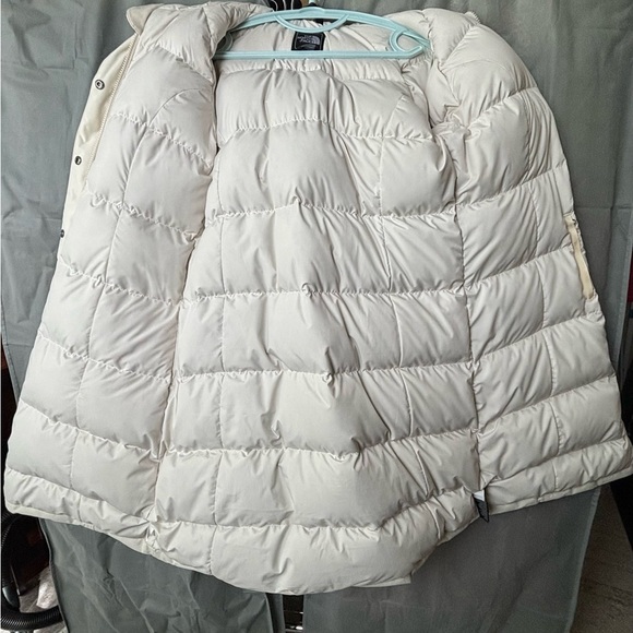 The North Face Women's Cream Arctic Down Parka - Picture 4 of 12